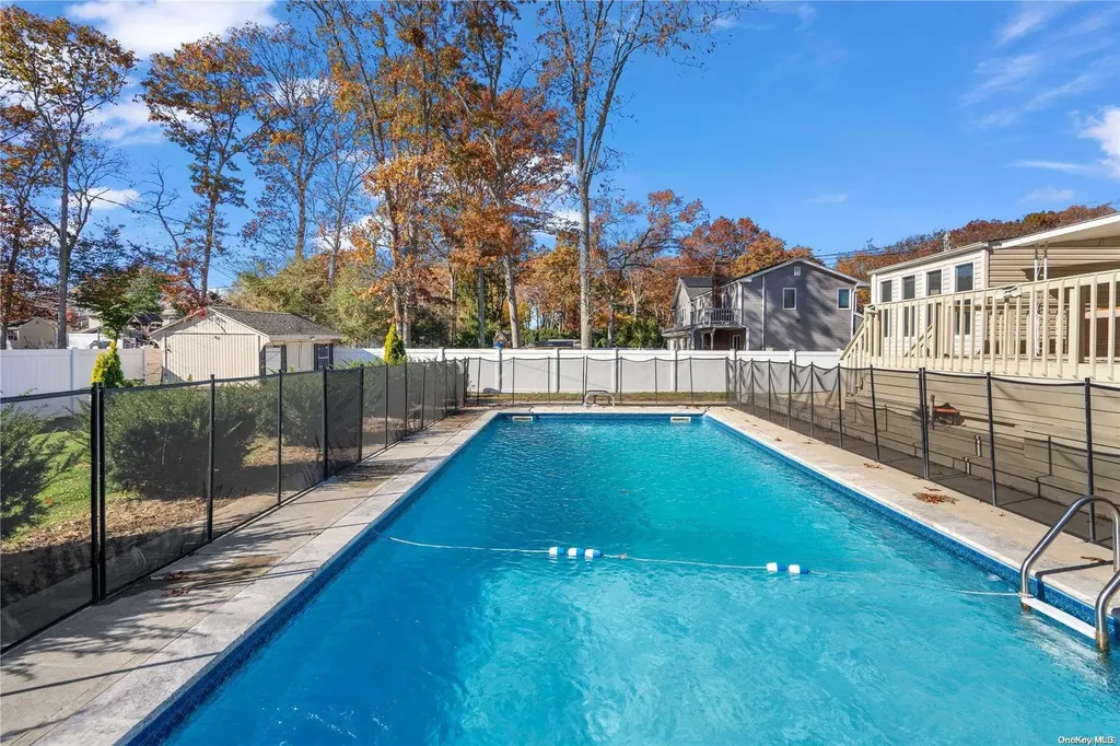 22 Ronde Drive Commack NY 11725