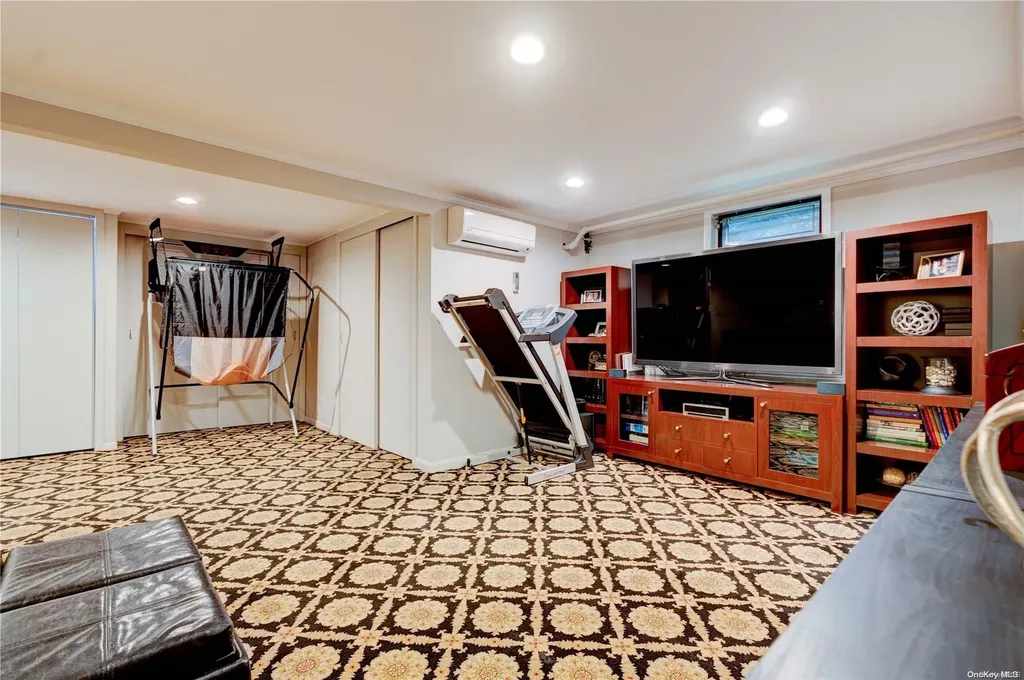 20 Gates Avenue Plainview NY 11803