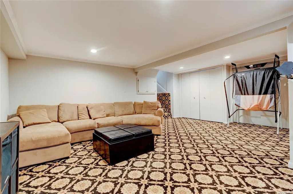 20 Gates Avenue Plainview NY 11803