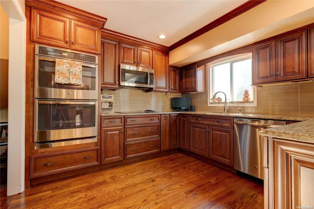 20 Gates Avenue Plainview NY 11803