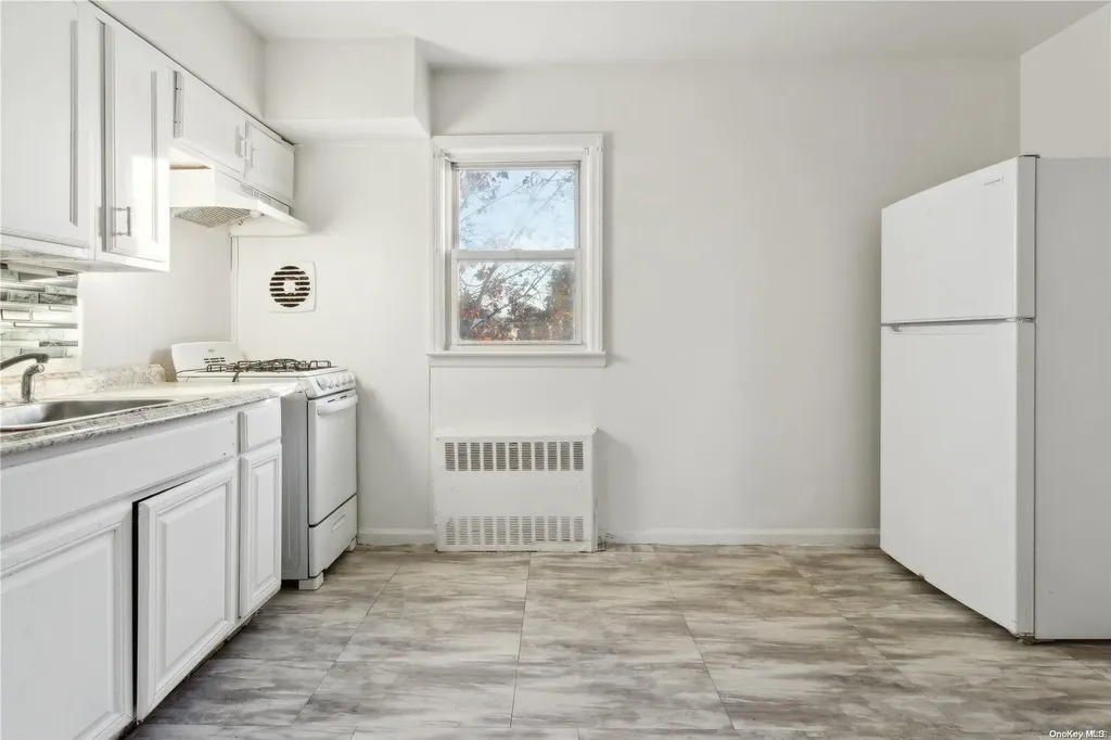 1379 E Street Elmont NY 11003