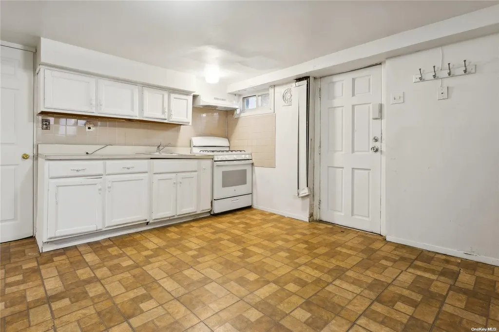 1379 E Street Elmont NY 11003