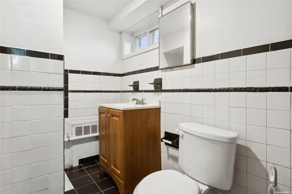 1379 E Street Elmont NY 11003