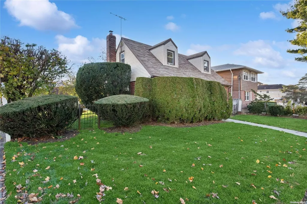 1379 E Street Elmont NY 11003