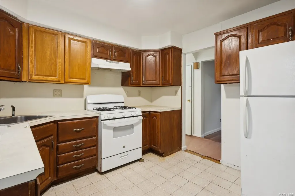 1379 E Street Elmont NY 11003