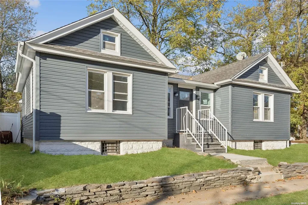 75 E Milton Street Freeport NY 11520