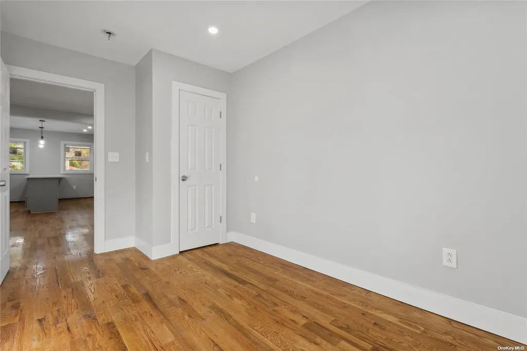 75 E Milton Street Freeport NY 11520