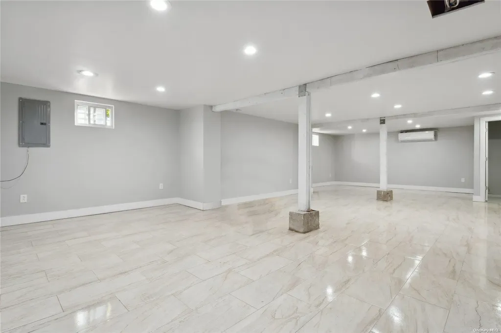 75 E Milton Street Freeport NY 11520