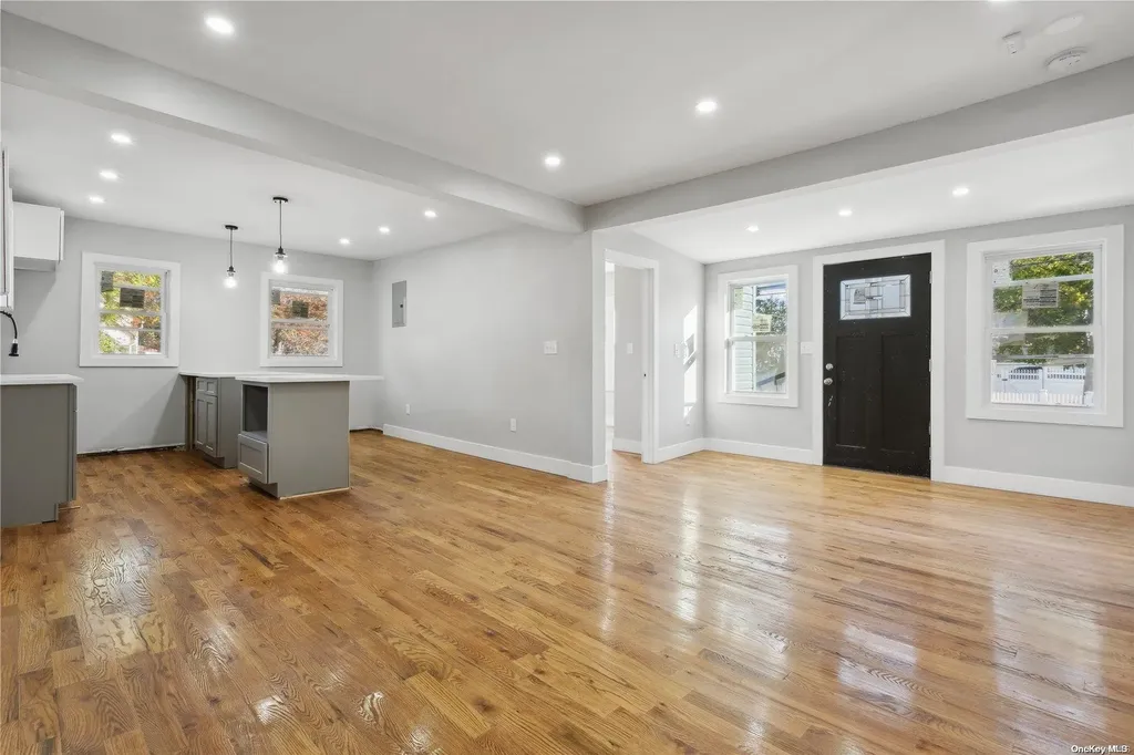 75 E Milton Street Freeport NY 11520