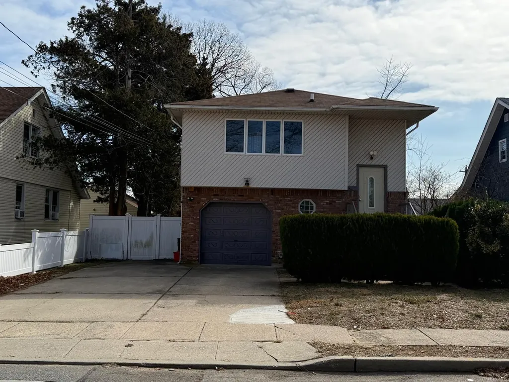 51 Manor Road Valley Stream NY 11580