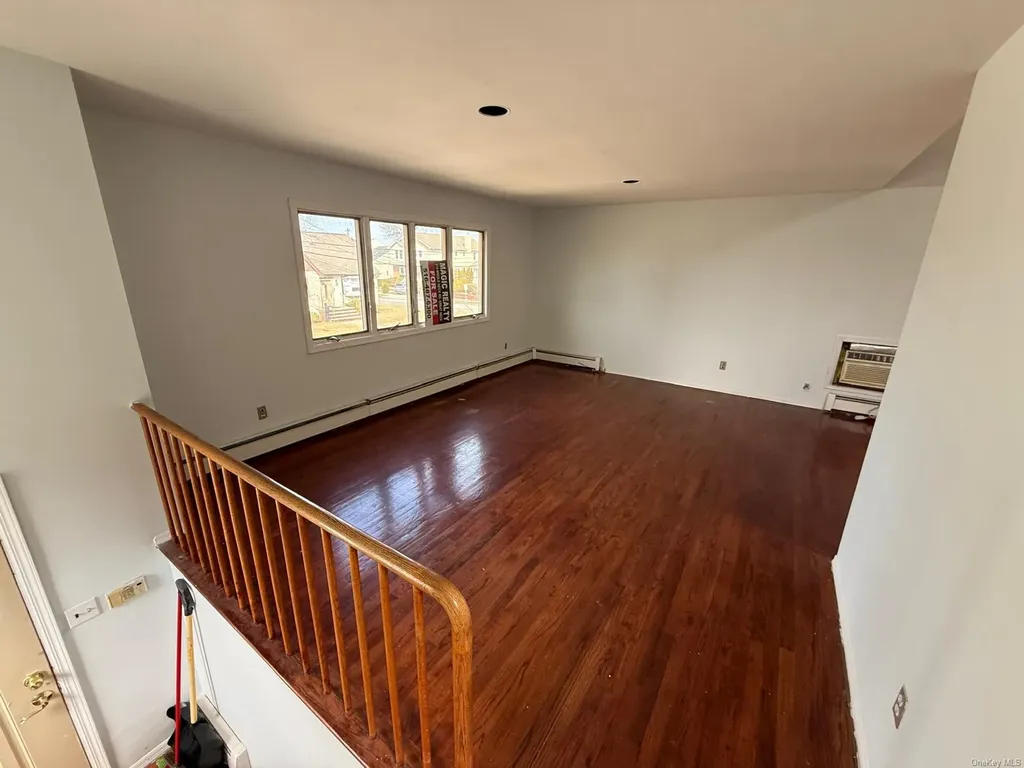 51 Manor Road Valley Stream NY 11580