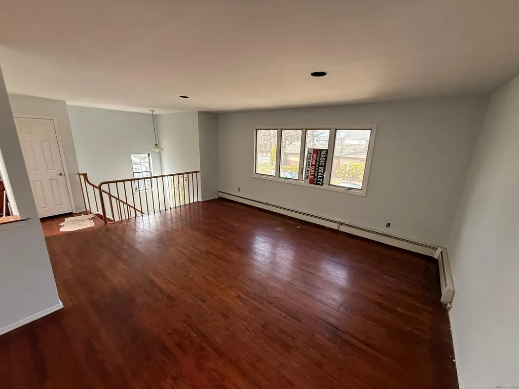 51 Manor Road Valley Stream NY 11580
