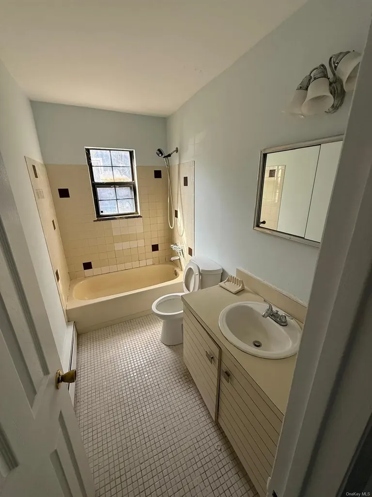 51 Manor Road Valley Stream NY 11580