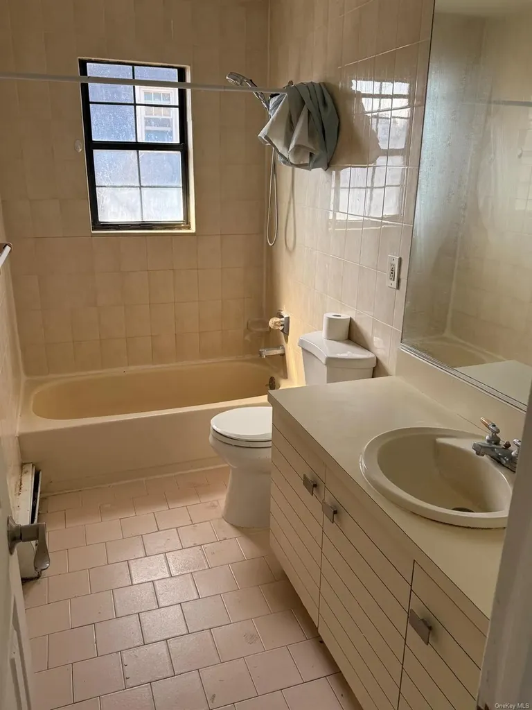 51 Manor Road Valley Stream NY 11580
