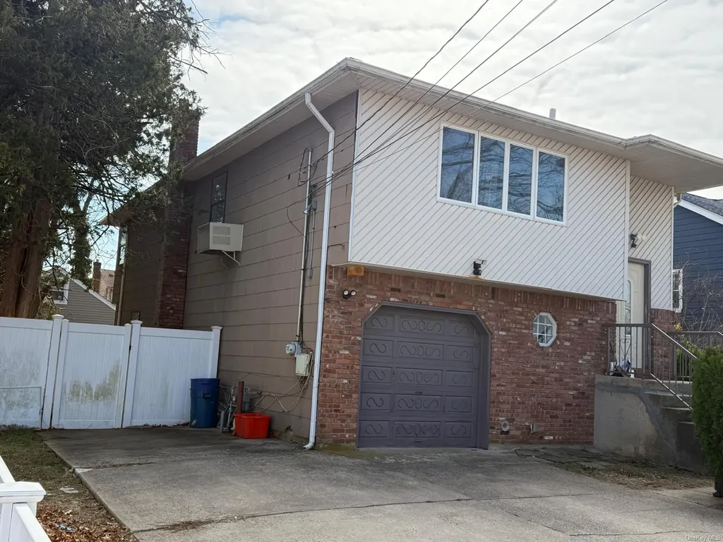 51 Manor Road Valley Stream NY 11580