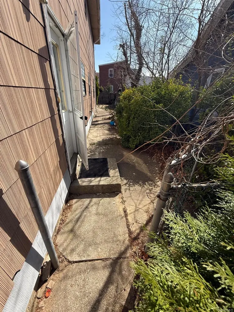 51 Manor Road Valley Stream NY 11580