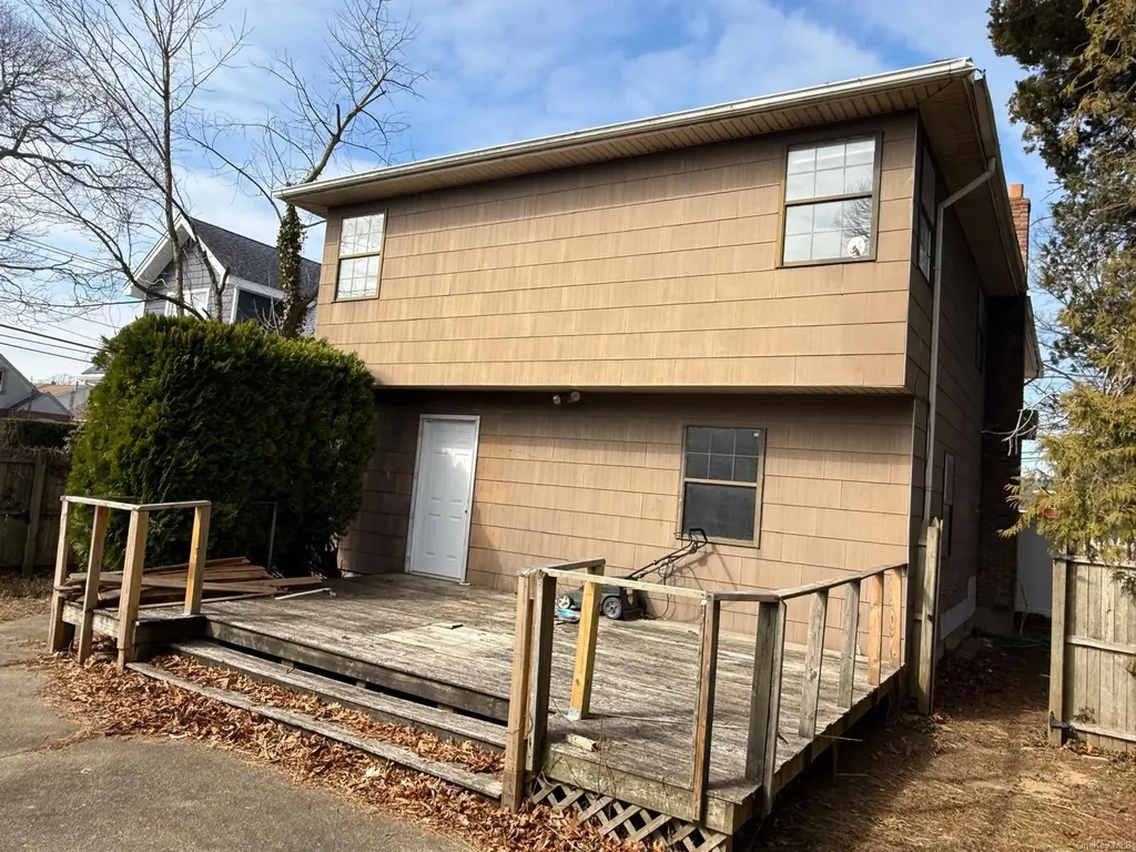 51 Manor Road Valley Stream NY 11580