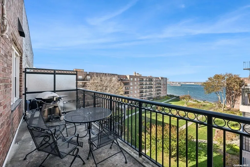 162-41 Powells Cove Boulevard Beechhurst NY 11357