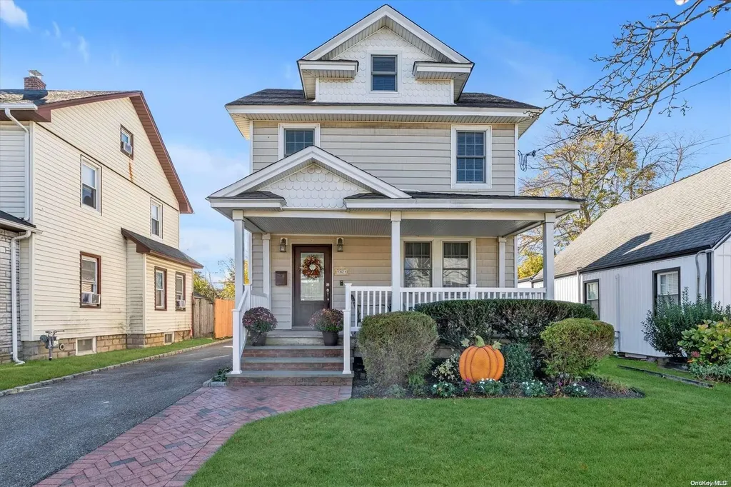 60 Peterson Place Lynbrook NY 11563