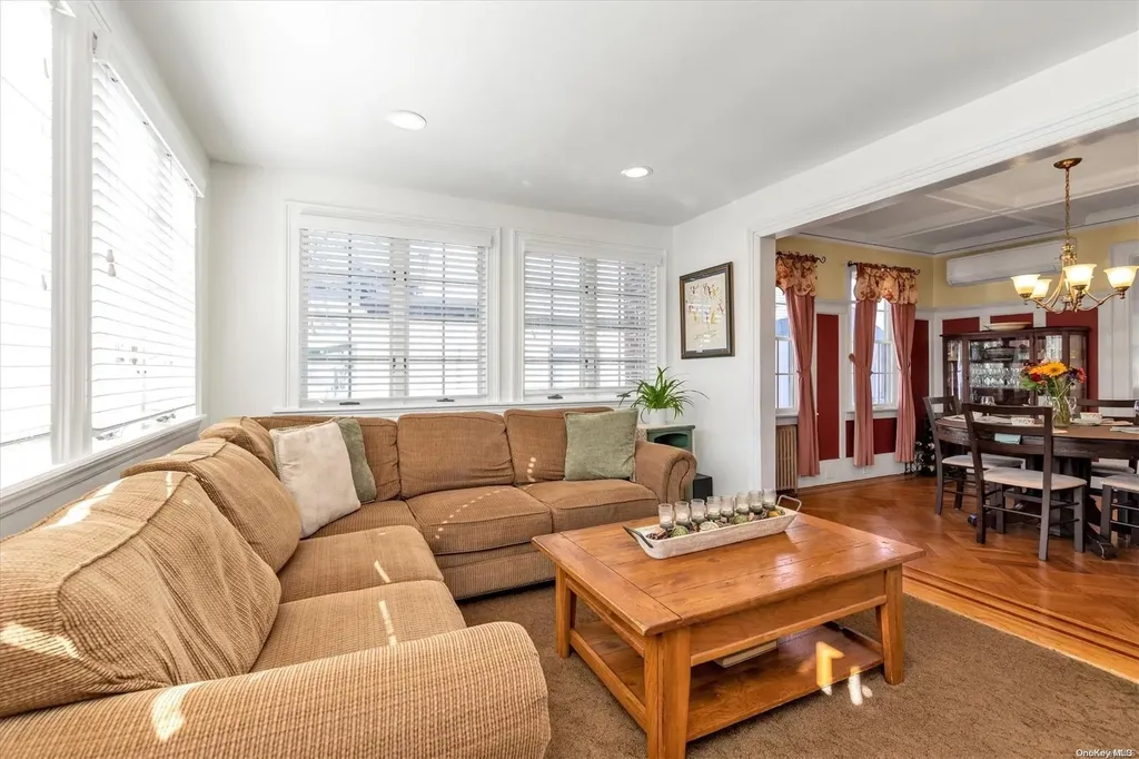 60 Peterson Place Lynbrook NY 11563