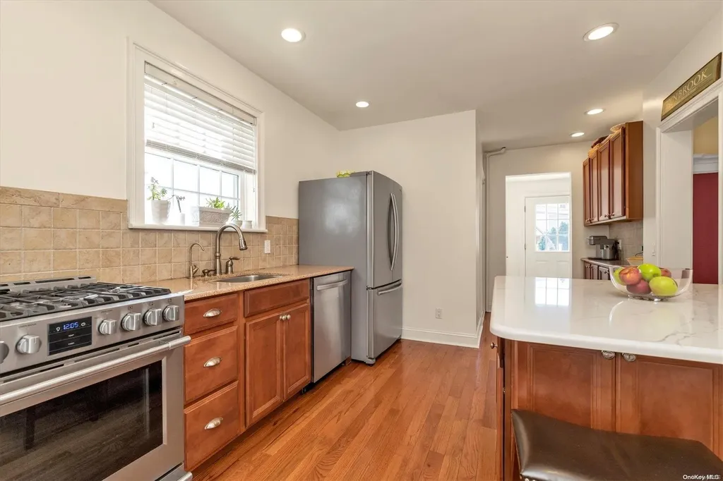 60 Peterson Place Lynbrook NY 11563