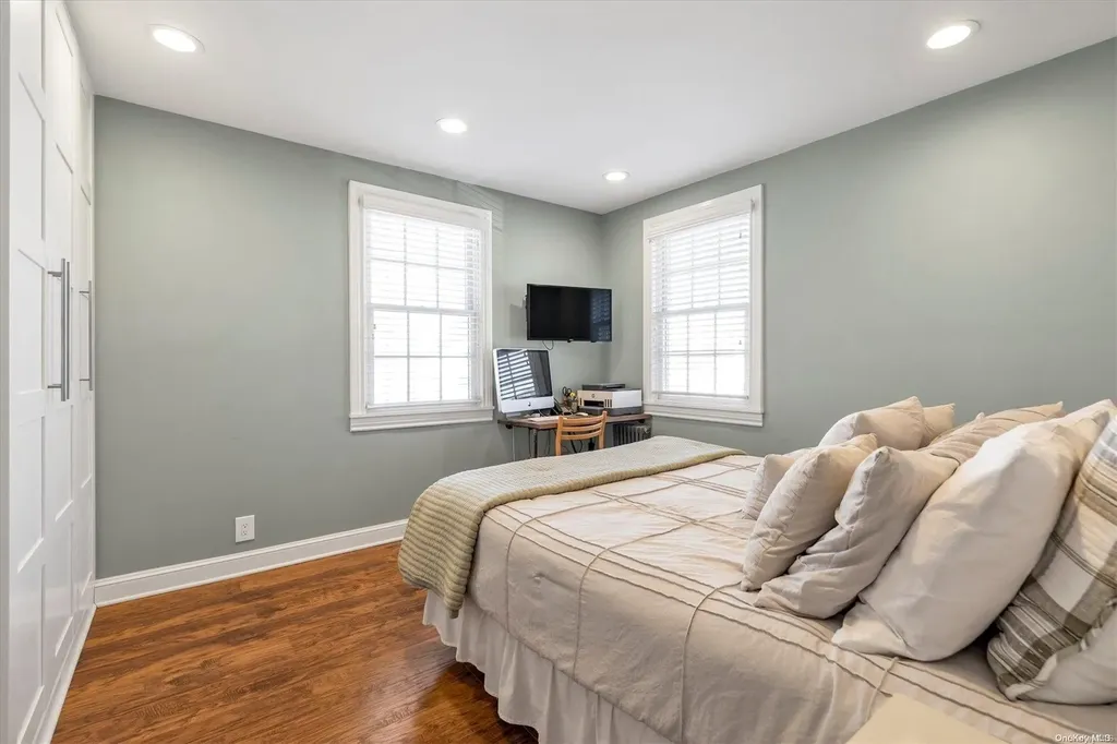 60 Peterson Place Lynbrook NY 11563