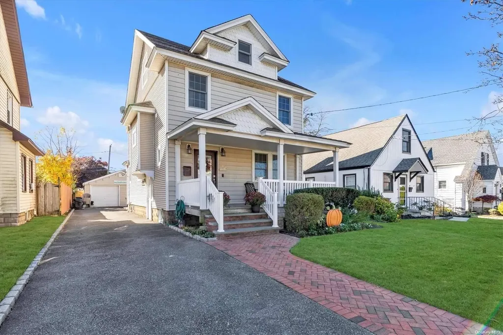 60 Peterson Place Lynbrook NY 11563