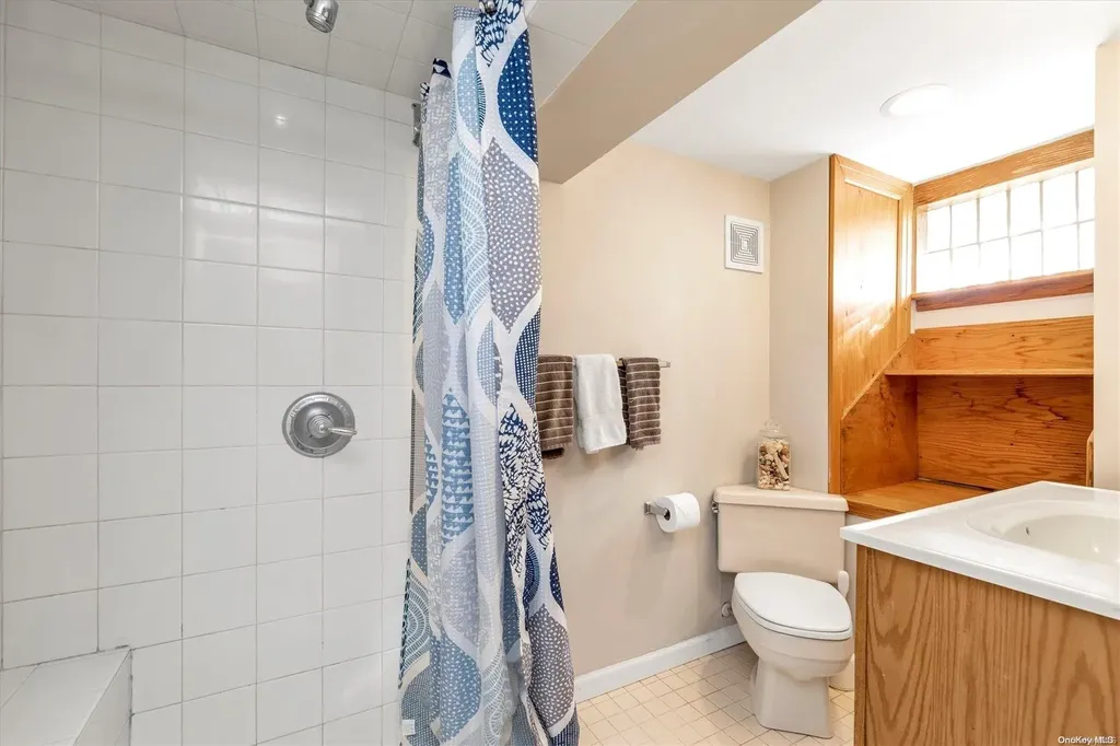 60 Peterson Place Lynbrook NY 11563