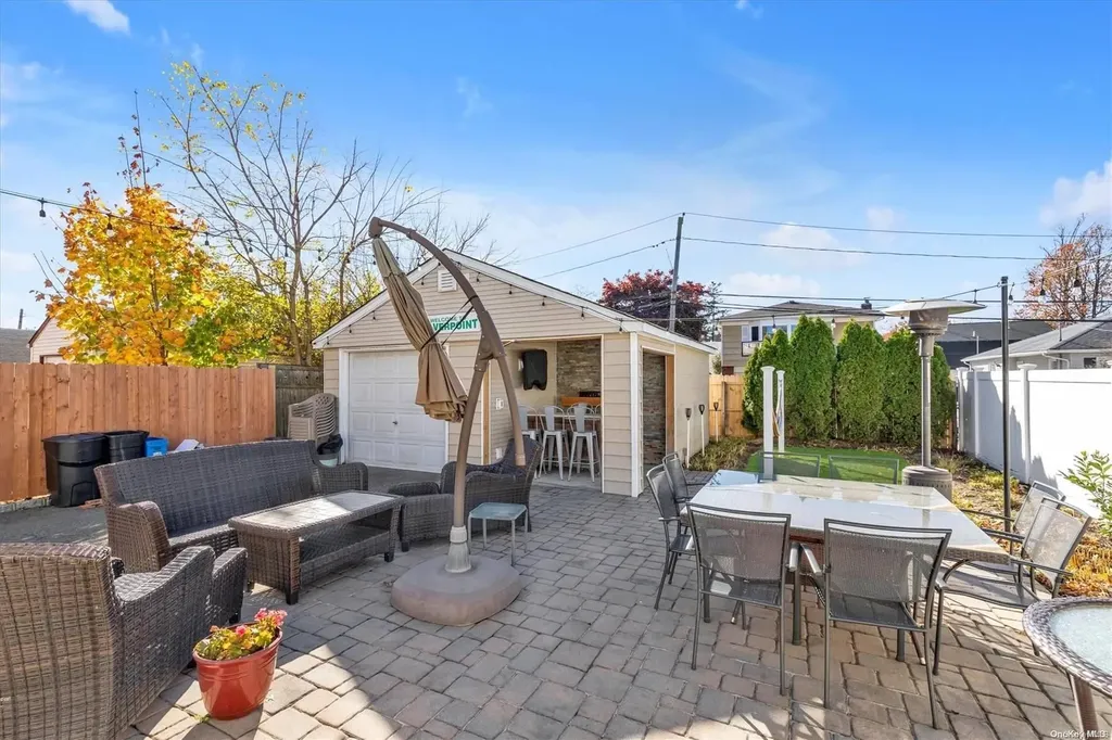 60 Peterson Place Lynbrook NY 11563