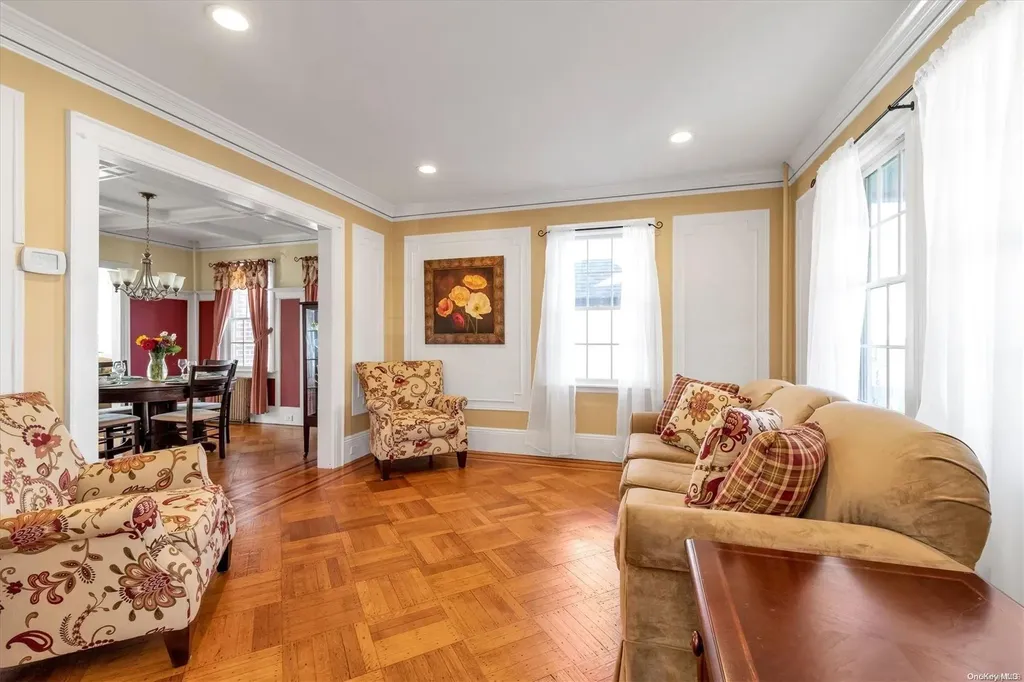 60 Peterson Place Lynbrook NY 11563