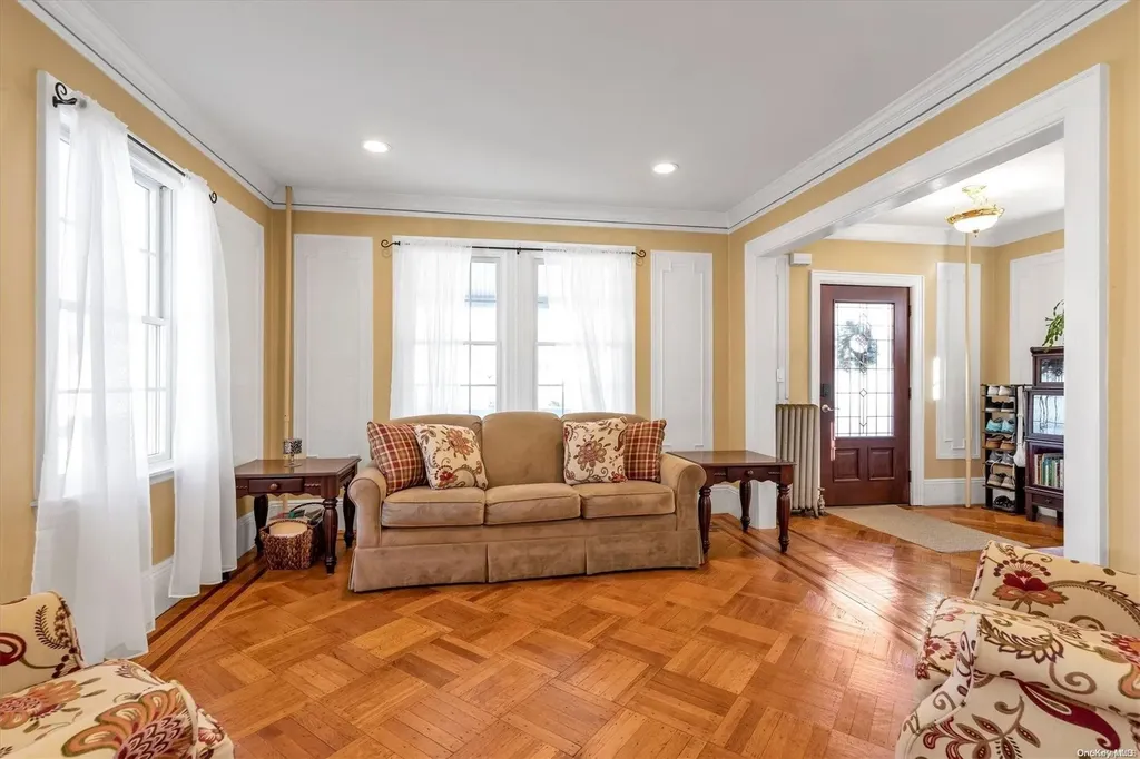 60 Peterson Place Lynbrook NY 11563