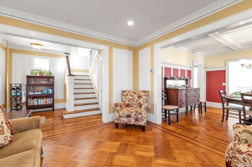 60 Peterson Place Lynbrook NY 11563