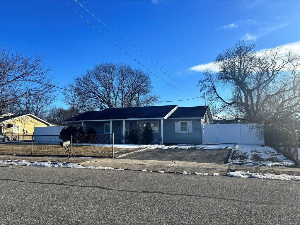 116 Nathalie Avenue Babylon NY 11701 I