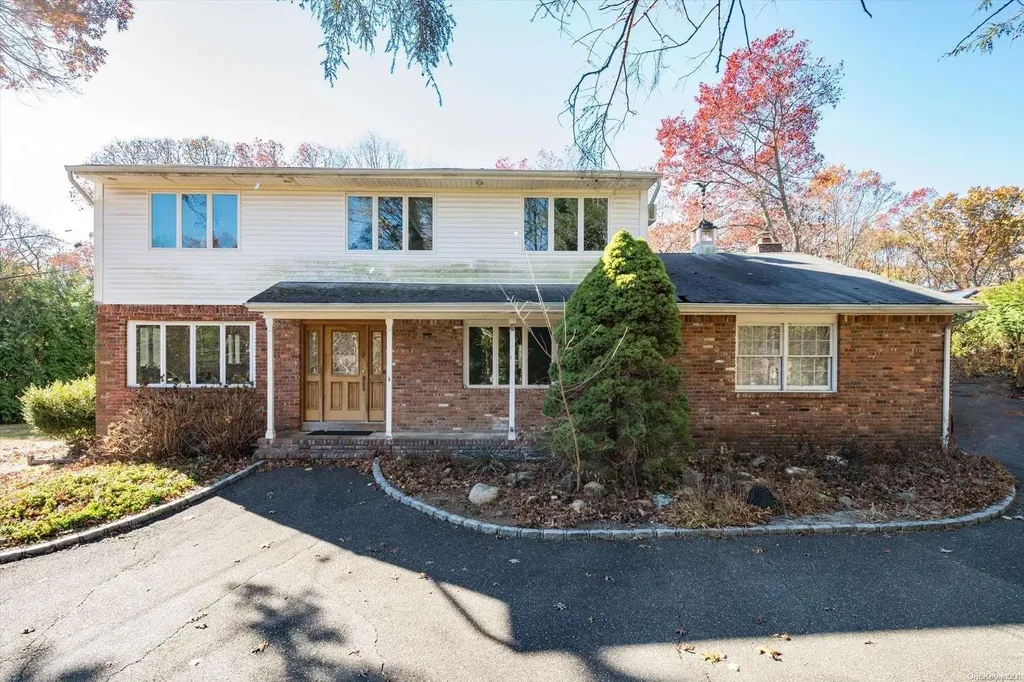 40 Valleywood Road Commack NY 11725