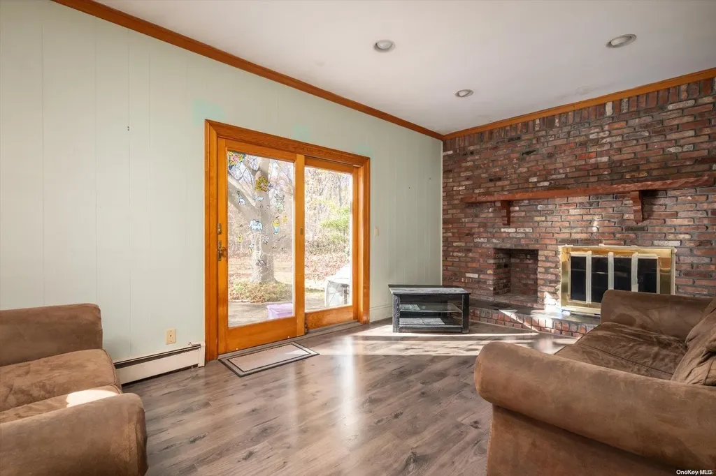 40 Valleywood Road Commack NY 11725