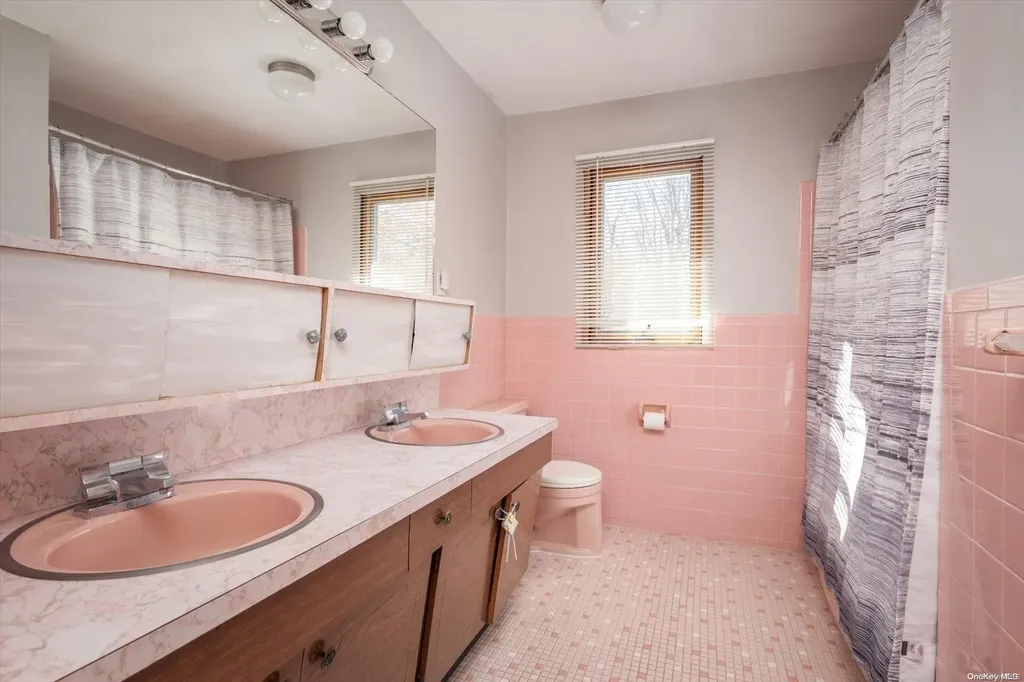40 Valleywood Road Commack NY 11725