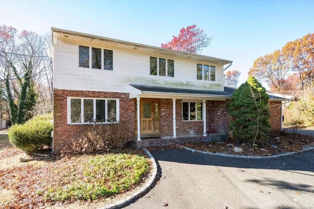 40 Valleywood Road Commack NY 11725