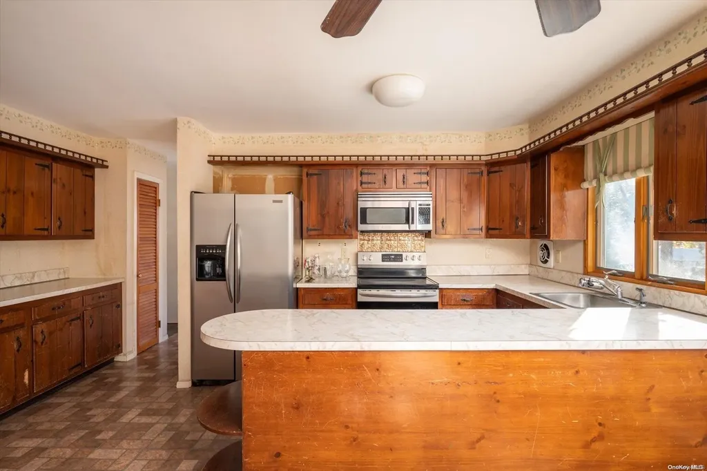 40 Valleywood Road Commack NY 11725