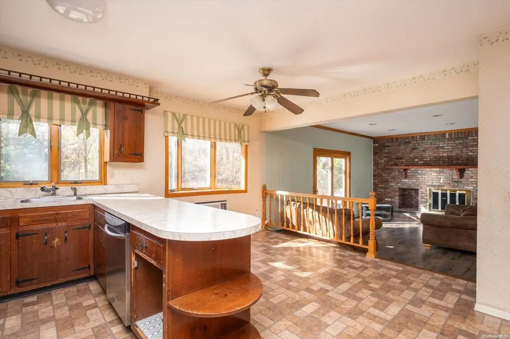 40 Valleywood Road Commack NY 11725
