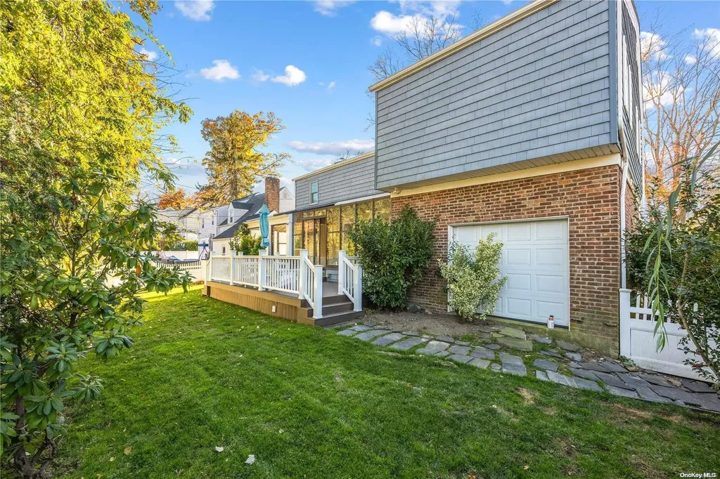 40 Elliot Road Great Neck NY 11021