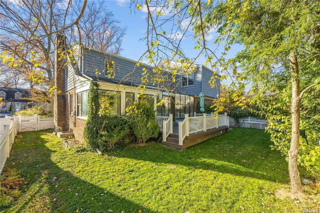 40 Elliot Road Great Neck NY 11021
