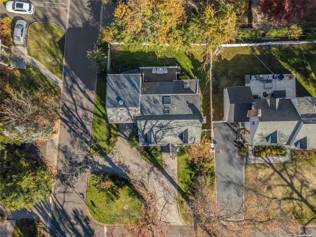 40 Elliot Road Great Neck NY 11021