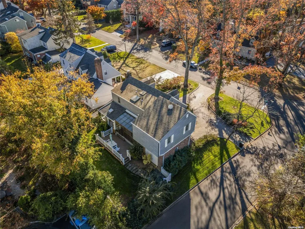 40 Elliot Road Great Neck NY 11021