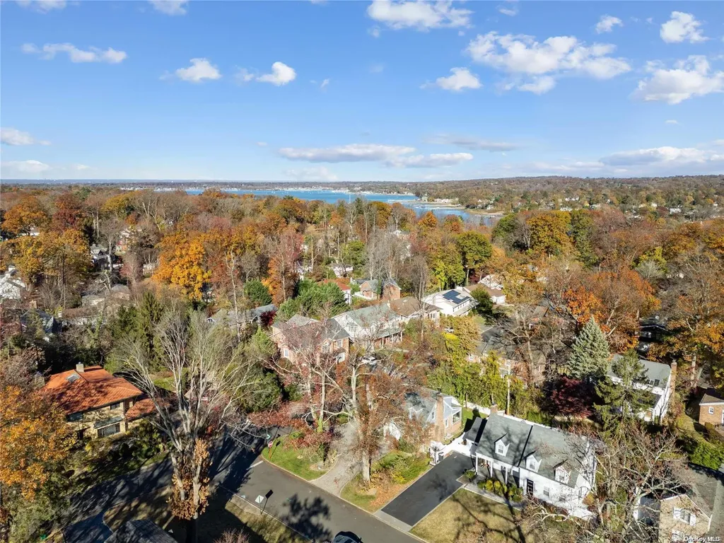40 Elliot Road Great Neck NY 11021