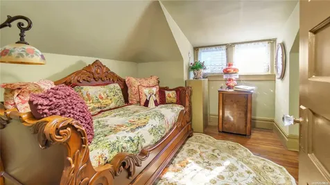 670 James Street Pelham NY 10803