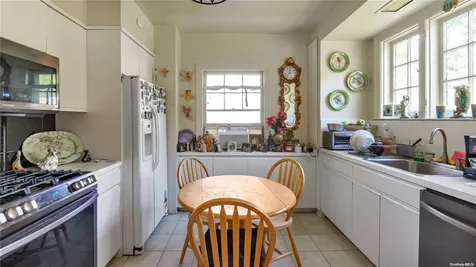 670 James Street Pelham NY 10803
