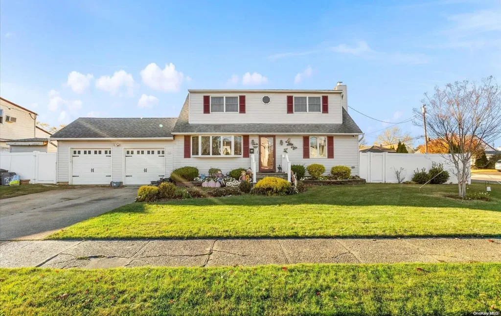 53 Arlyn Drive E Massapequa NY 11758