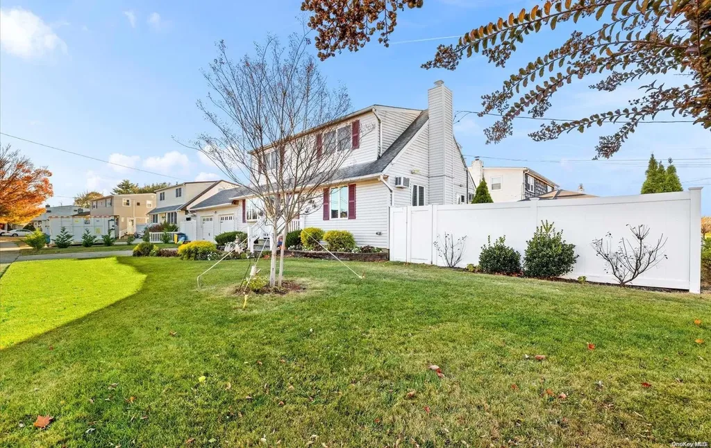53 Arlyn Drive E Massapequa NY 11758