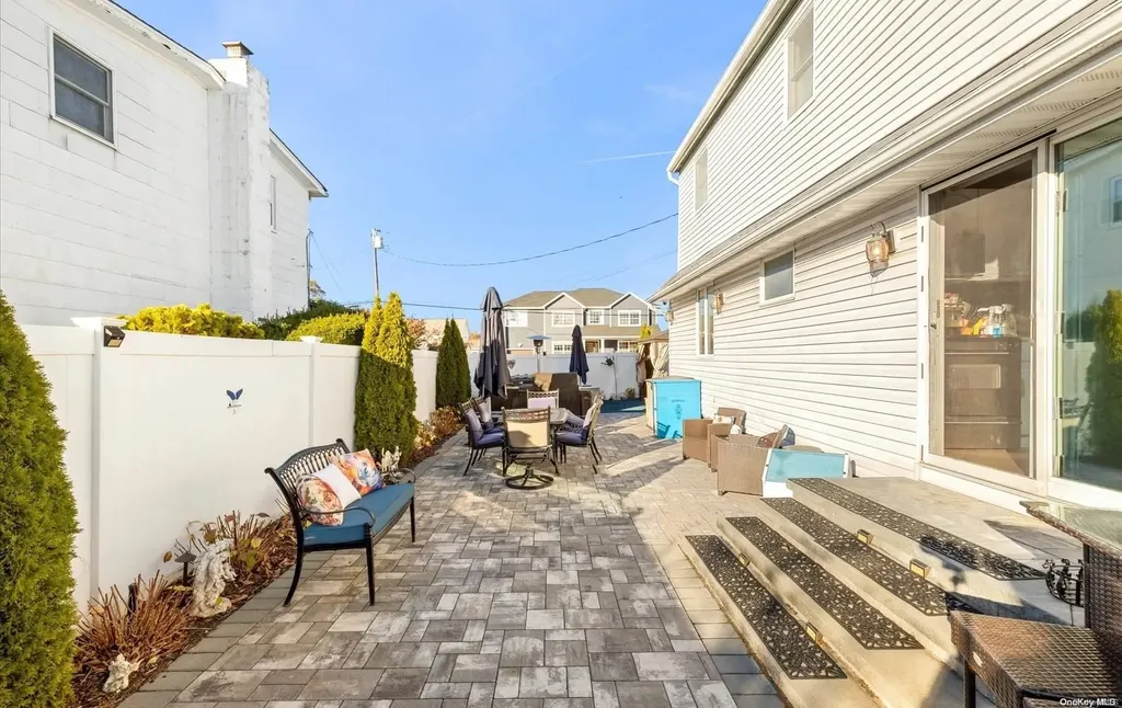 53 Arlyn Drive E Massapequa NY 11758