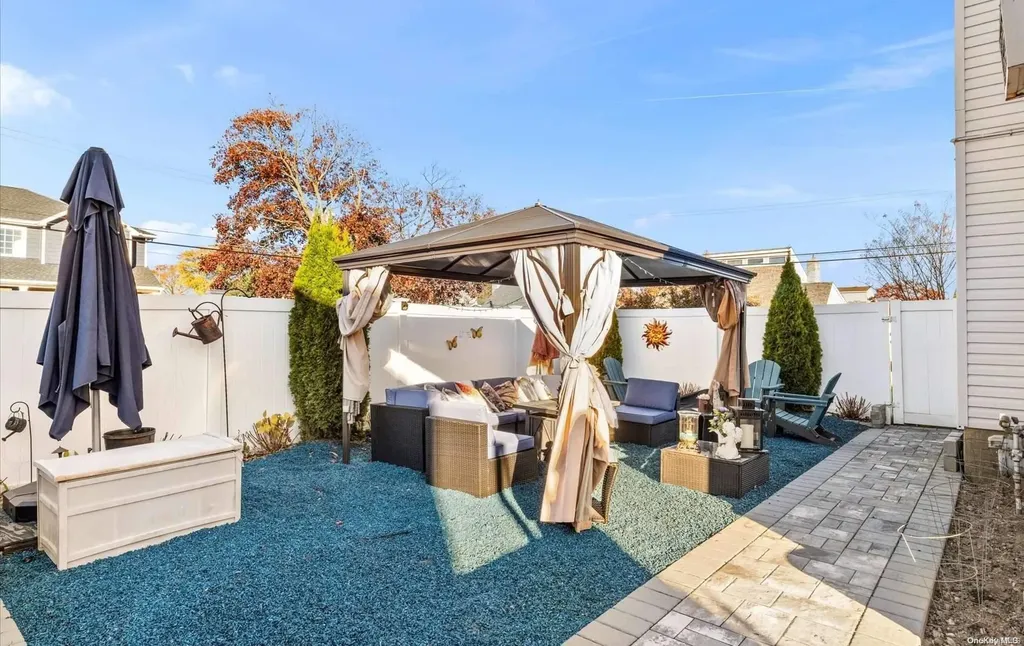 53 Arlyn Drive E Massapequa NY 11758